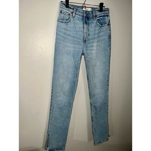Abercrombie 90s Ultra High Rise Straight Jeans - Light Wash with Split Hem